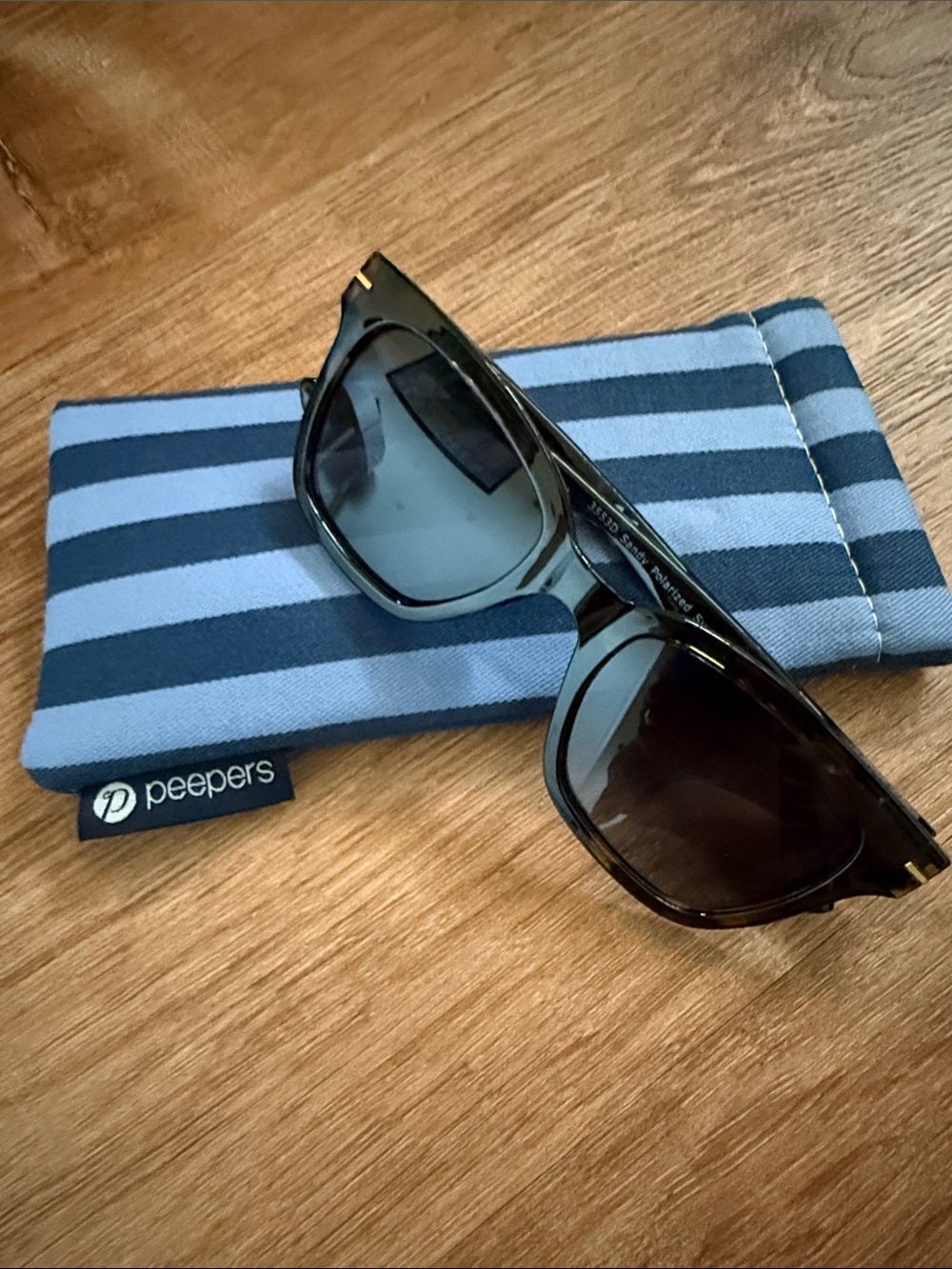 Peepers Sandy PolarizedSunglasses with Striped Case